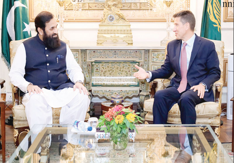 لاہور: گورنر پنجاب محمد بلیغ الرحمن سے پاکستان میں تعینات برطانوی ہائی کمشنر کرسچن ٹرنر گورنر ہائوس میں ملاقات کررہے ہیں