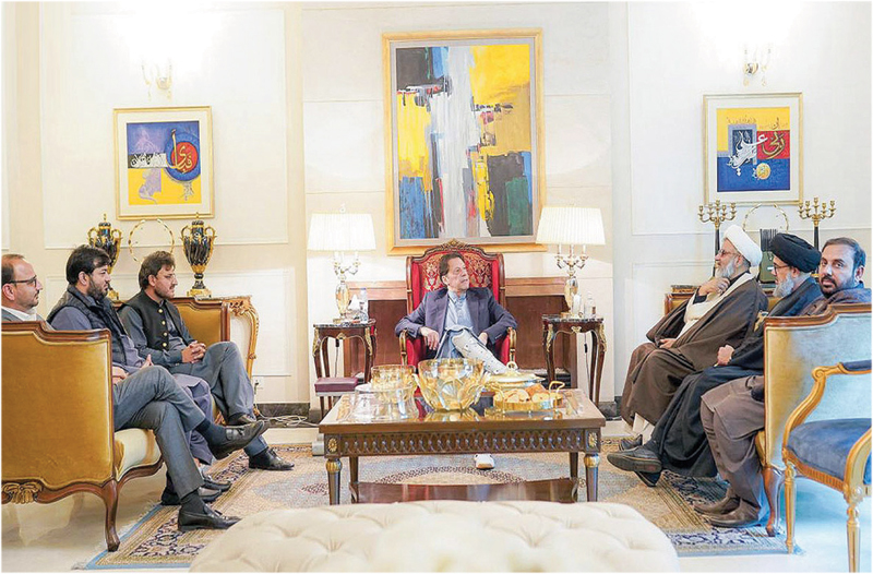 لاہور: پی ٹی آئی کے چیئرمین عمران خان سے مجلس وحدت المسلمین کا وفد ملاقات کررہاہے
