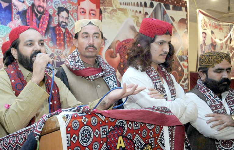 حیدرآباد: سندھی پٹھان یوتھ کی جانب سے ثقافت کے عالمی دن پر تقریب سے اول خان خطاب کر رہے ہیں