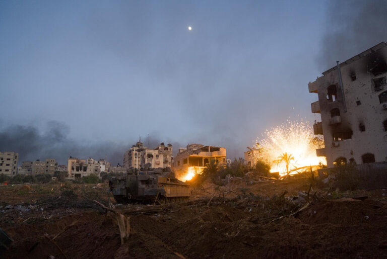 غزہ: اسرائیلی فوجی غزہ کی پٹی پر کارروائیاں کررہے ہیں