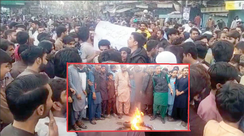 سکھر: تاجر برادری چوری کی وارداتوں کے خلاف احتجاج کر رہی ہے، چھوٹی تصویر میں ٹائروں کو آ گ لگائی ہوئی ہے