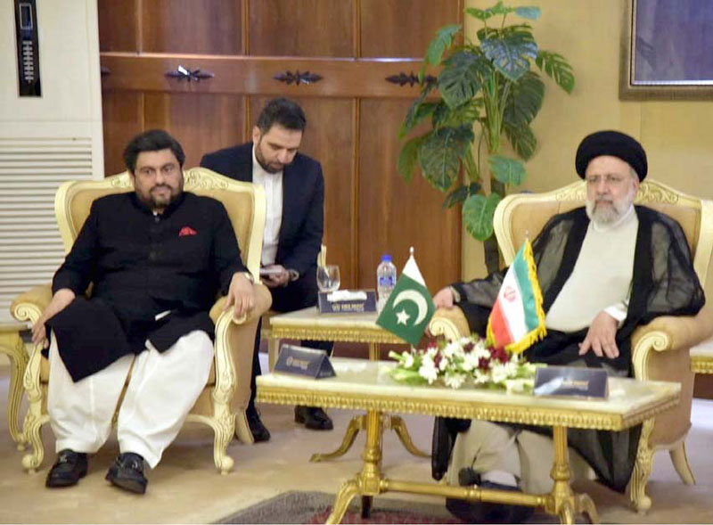 کراچی: گورنر سندھ کامران ٹیسوری ایرانی صدر ڈاکٹر سید ابراہیم رئیسی سے ملاقات کررہے ہیں
